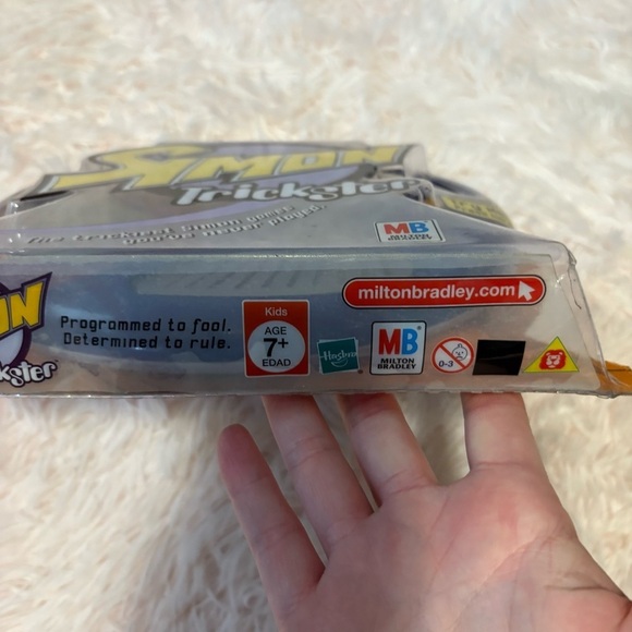 Simon Tricks Hasbro Reaction Electronic Reaction Game NEW 2007 Vintage - Picture 3 of 4